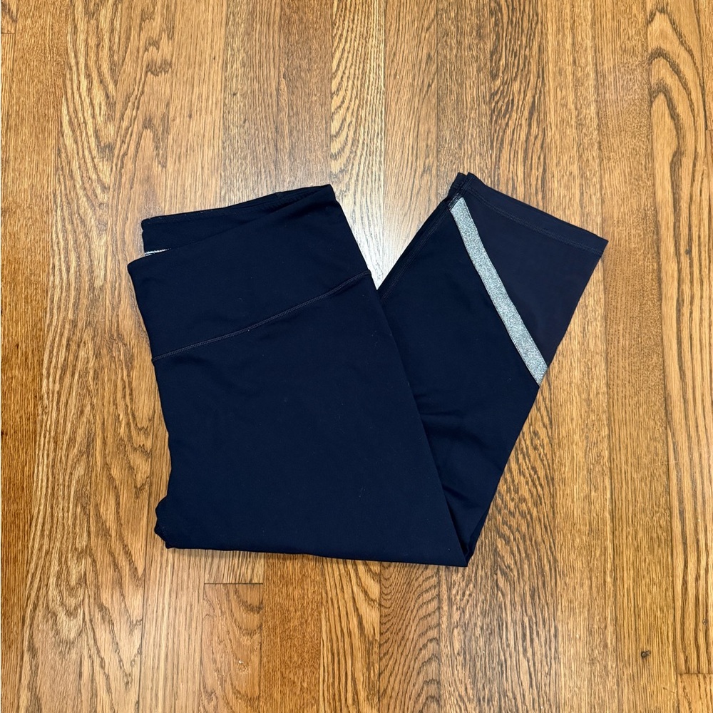 *Victorias Secret Victoria Sport navy blue cropped leggings size XL